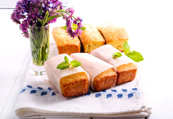 Mini loaf cakes with mint decoration