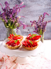 Strawberry and cream cheese mini cakes