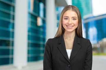 Obraz premium Young attractive businesswoman