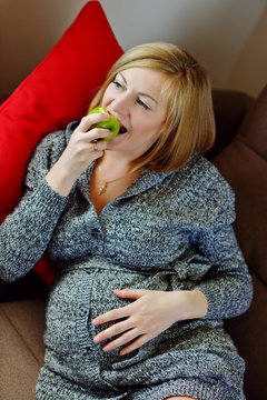 pregnant woman  eating apple