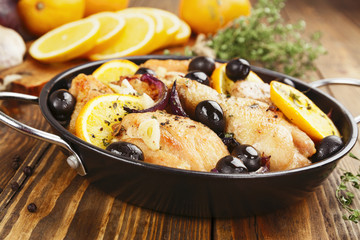 Chicken with oranges and olives