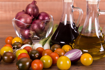 Gemüse, Zwiebel, Tomate, Knoblauch, Gurke und Dekoration