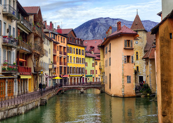 Fototapeta na wymiar Medieval old town and Thiou river, Annecy, Savoy, France