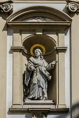 Fototapeta na wymiar Catholic St. Peter Church (Peterskirche, 1733). Vienna, Austria.