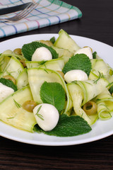 Zucchini salad with mozzarella
