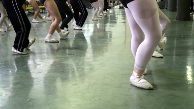 Dance school, girls who try choreography of a ballet