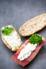 Crispbread with soft cheese with herbs and bacon.