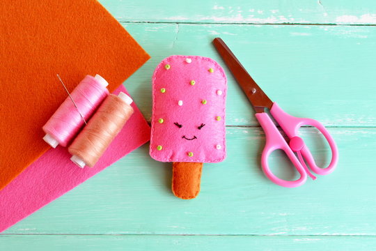 Handmade felt ice, felt food toy. Summer textile craft project. Summer crafts for kids. Idea for summer camp arts. Felt sheets, scissors, thread, needle