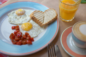 Завтрак с глазуньей