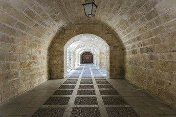 Fototapety  Stary korytarz