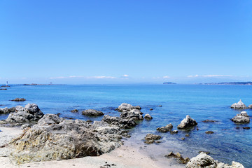 Fototapeta na wymiar 江ノ島と富士山と青い海