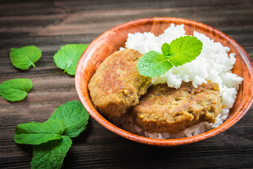 Cutlets with white rice in a bowl