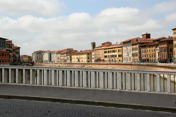 Fototapeta na wymiar Gebäude in Pisa - Italien 