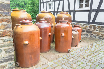Tonkrüge,Karaffen, Tongefäße