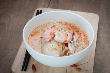 Spicy lemongrass flavored flat noodles with pork and seafood.