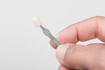 Zahnfarbe mit dem Zahnring bestimmen