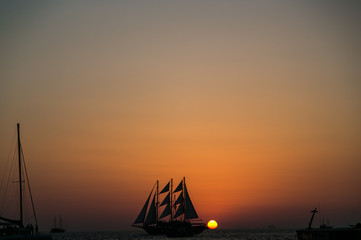 Парусник в море 