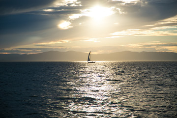 Кораблик в море 