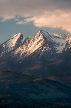 Fototapeta Cloudy Tatra mountains in the morning, covered with snow