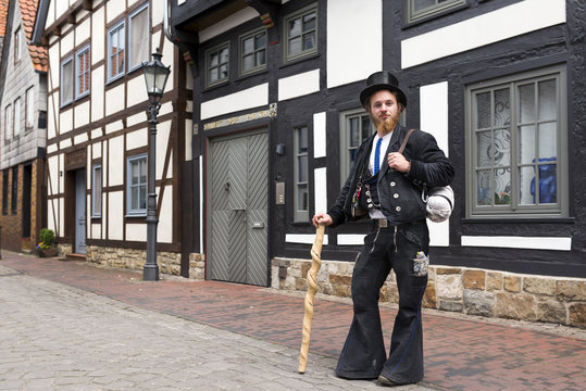 junger Mann auf der Walz