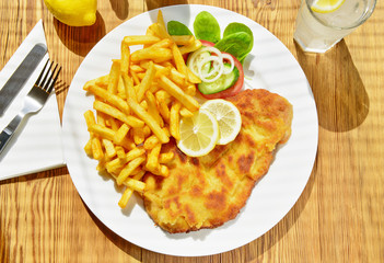 Wiener Schnitzel mit Pommes Frites