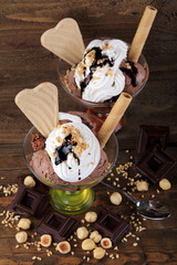 Coppa di gelato con panna