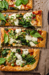 Pizza with spinach and mozzarella