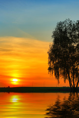 Fototapeta na wymiar Sunset over water 2