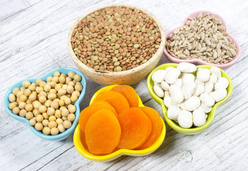 Vegetable products containing iron (ferrum).