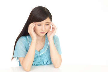 頭痛を訴える女性