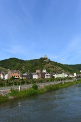 Fototapeta na wymiar Burg Gutenfels oberhalb von Kaub am Rhein
