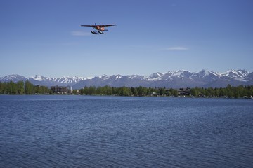 Fototapeta na wymiar Float plane landing on water