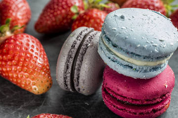 Macarons & strawberries