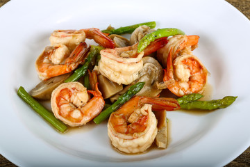 Shrimp and asparagus