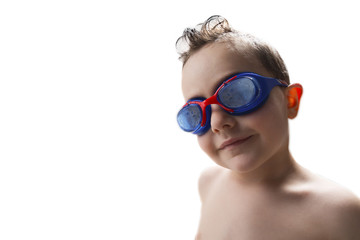 Fototapeta premium child in the pool with goggles