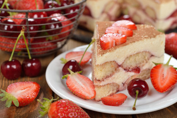 Strawberry tiramisu cake