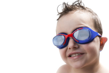 Fototapeta premium child in the pool with goggles