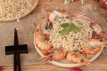 Instant noodle and shrimp baked is delicious.