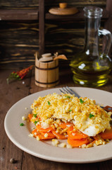 Oven-roasted fish fillet with carrots under a bread crust