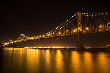 Obraz premium Wgląd nocy Bay Bridge