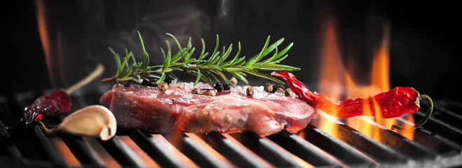Crédence de cuisine en verre imprimé Grill / Barbecue Steak grillé