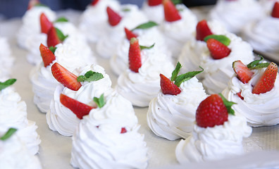 Process of making strawberry bizet dessert