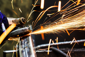 grinding machine on work and spark movement