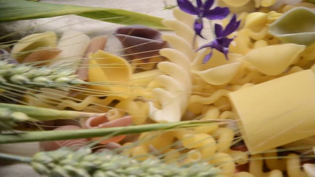 باستا Těstoviny &Zeta;&upsilon;&mu;&alpha;&rho;&iota;&kappa;ό Makaron પાસ્તા पास्ता Tjestenina Pasta alimentare 意式麵食 Макаронные изделия Մակարոնեղեն P&acirc;tes alimentaires پاستا orea פסטה パスタ Cucina italiana พาสตา 파스타 Massa aliment&iacute;cia 
