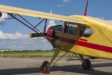 Obraz na płótnie Canvas Old agricultural aircraft. Details and cockpit