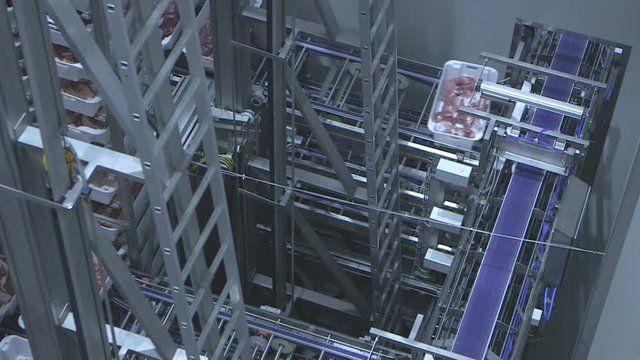 Boxes with raw meat moving in the dynamic storage system.