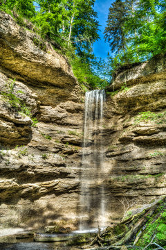 Wasserfall in der idyllischen P&auml;hler Schlucht im bayerischen Alpenvorland