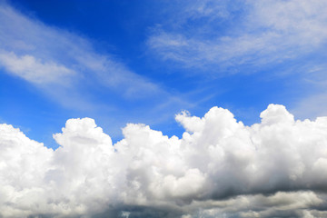 沖縄上空の雨雲