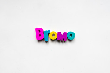 Making the word "Bromo" using colorful letters.