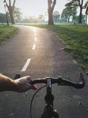 Fototapeta na wymiar Bike ride throught the park in sunset